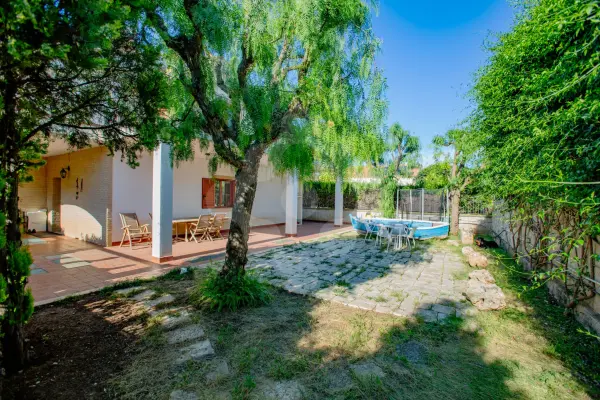 SANTO SPIRITO - VILLA SU TRE LIVELLI CON GIARDINO